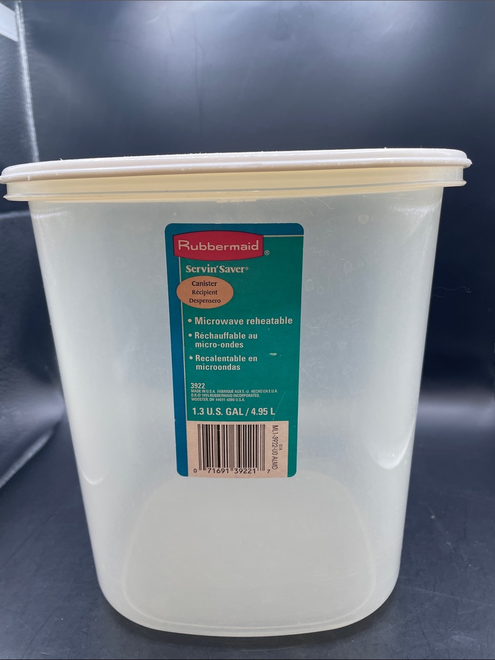 Rubbermaid Servin Saver #7 Square, 21 Cups with Almond Lid